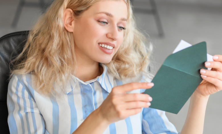 woman reading letter How To Write a Thank You Letter to a Friend 
